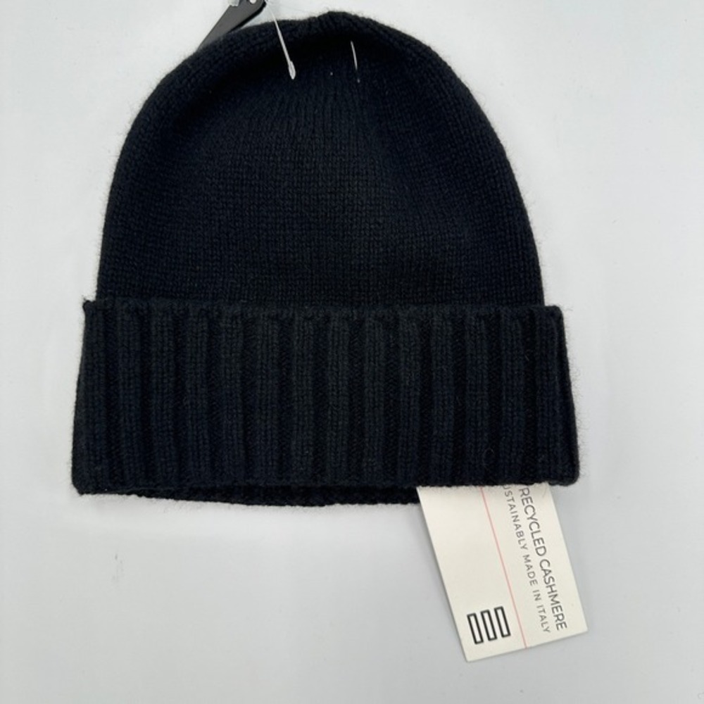 TESMAR Recycled Cashmere Beanie Hat Black Sustainably Made in Italy City Classic